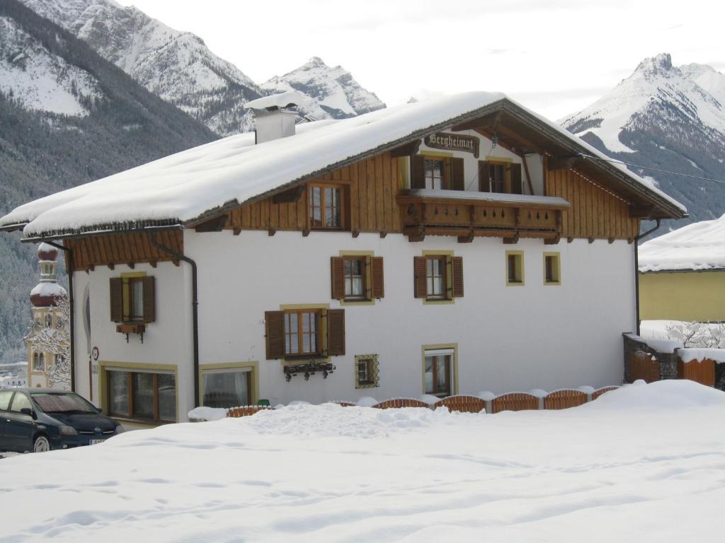 Haus Bergheimat - Familie Oberacher Vendégház Fulpmes Kültér fotó
